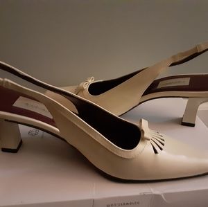 Vintage Evan Picone patent leather slingback heels